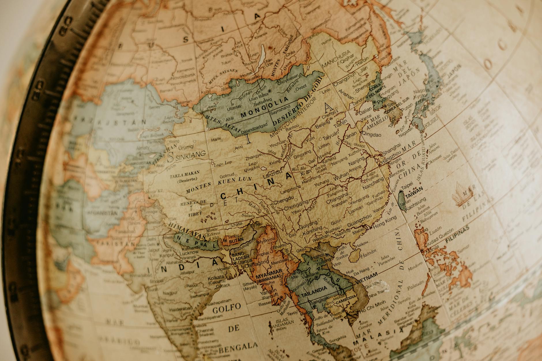 Indonesian vs Japanese: Which Asian Language to Learn in 2026